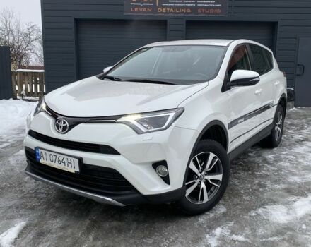 Белый Тойота РАВ 4, объемом двигателя 2 л и пробегом 107 тыс. км за 17800 $, фото 1 на Automoto.ua