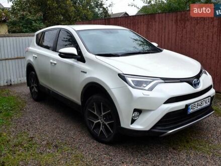 Тойота РАВ 4 2017 в Виннице на Automoto.ua Белый Тойота РАВ 4, объемом двигателя 2.49 л и пробегом 199 тыс. км за 22990 $, фото 1 на Automoto.ua