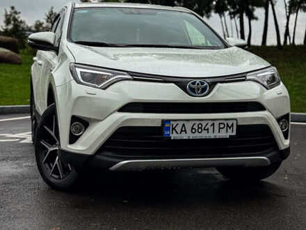 Тойота РАВ 4 2017 в Киеве на Automoto.ua Белый Тойота РАВ 4, объемом двигателя 2.49 л и пробегом 146 тыс. км за 23997 $, фото 1 на Automoto.ua