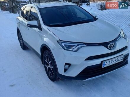 Белый Тойота РАВ 4, объемом двигателя 2.23 л и пробегом 130 тыс. км за 23000 $, фото 1 на Automoto.ua