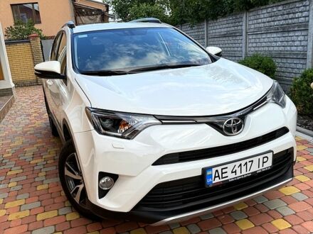 Тойота РАВ 4 2017 в Павлограде на Automoto.ua Белый Тойота РАВ 4, объемом двигателя 2.2 л и пробегом 73 тыс. км за 22500 $, фото 1 на Automoto.ua