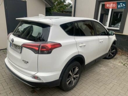 Тойота РАВ 4 2017 в Киеве на Automoto.ua Белый Тойота РАВ 4, объемом двигателя 2.23 л и пробегом 190 тыс. км за 16999 $, фото 1 на Automoto.ua