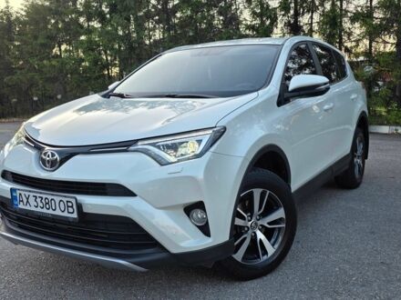 Тойота РАВ 4 2017 у Харкові на Automoto.ua Білий Тойота РАВ 4, об'ємом двигуна 2 л та пробігом 86 тис. км за 22900 $, фото 1 на Automoto.ua