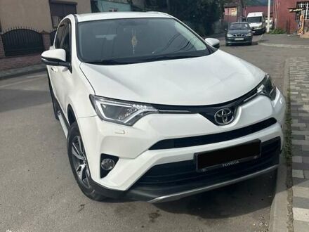 Тойота РАВ 4 2017 в Рахове на Automoto.ua Белый Тойота РАВ 4, объемом двигателя 2.2 л и пробегом 100 тыс. км за 22000 $, фото 1 на Automoto.ua