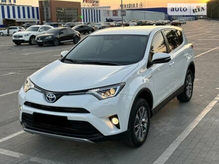 Тойота РАВ 4 2017 у Одесі на Automoto.ua Білий Тойота РАВ 4, об'ємом двигуна 2.49 л та пробігом 99 тис. км за 27400 $, фото 1 на Automoto.ua