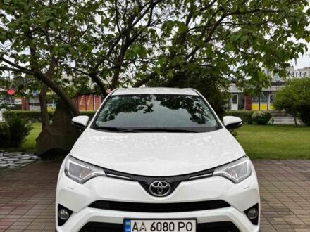 Тойота РАВ 4 2017 у Києві на Automoto.ua Білий Тойота РАВ 4, об'ємом двигуна 2.2 л та пробігом 65 тис. км за 23557 $, фото 1 на Automoto.ua