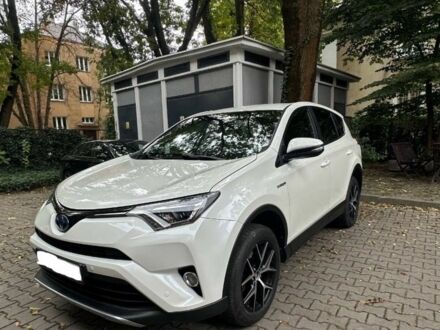 Тойота РАВ 4 2017 в Киеве на Automoto.ua Белый Тойота РАВ 4, объемом двигателя 2 л и пробегом 116 тыс. км за 8000 $, фото 1 на Automoto.ua