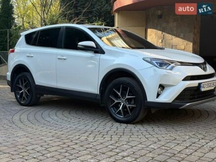 Белый Тойота РАВ 4, объемом двигателя 1.99 л и пробегом 198 тыс. км за 23000 $, фото 1 на Automoto.ua