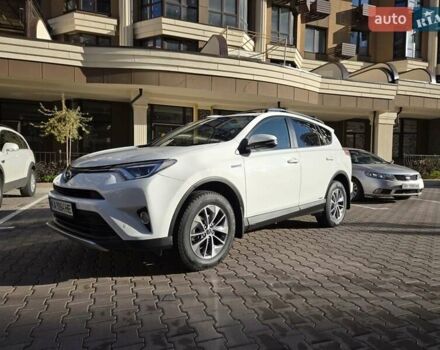 Тойота РАВ 4 2017 в Киеве на Automoto.ua Белый Тойота РАВ 4, объемом двигателя 2.49 л и пробегом 95 тыс. км за 21500 $, фото 1 на Automoto.ua