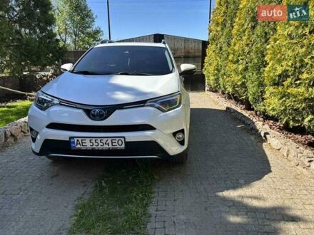 Тойота РАВ 4 2017 в Днепре (Днепропетровске) на Automoto.ua Белый Тойота РАВ 4, объемом двигателя 2.49 л и пробегом 106 тыс. км за 21100 $, фото 1 на Automoto.ua