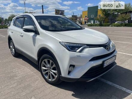 Тойота РАВ 4 2017 в Житомире на Automoto.ua Белый Тойота РАВ 4, объемом двигателя 2.2 л и пробегом 89 тыс. км за 28200 $, фото 1 на Automoto.ua