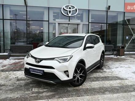 Белый Тойота РАВ 4, объемом двигателя 1.99 л и пробегом 160 тыс. км за 18821 $, фото 1 на Automoto.ua