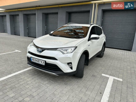 Тойота РАВ 4 2017 в Виннице на Automoto.ua Белый Тойота РАВ 4, объемом двигателя 2.49 л и пробегом 198 тыс. км за 20700 $, фото 1 на Automoto.ua