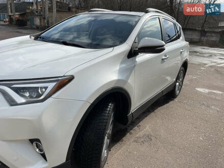 Тойота РАВ 4 2017 в Киеве на Automoto.ua Белый Тойота РАВ 4, объемом двигателя 2.5 л и пробегом 147 тыс. км за 22900 $, фото 1 на Automoto.ua