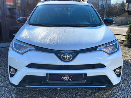 Білий Тойота РАВ 4, об'ємом двигуна 2.49 л та пробігом 104 тис. км за 17500 $, фото 1 на Automoto.ua