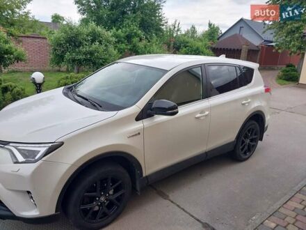 Тойота РАВ 4 2018 в Владимир-Волынский на Automoto.ua Белый Тойота РАВ 4, объемом двигателя 2.49 л и пробегом 117 тыс. км за 23900 $, фото 1 на Automoto.ua