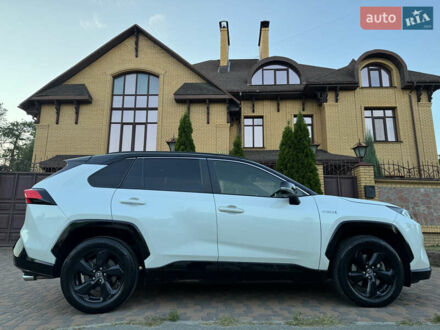 Тойота РАВ 4 2018 у Києві на Automoto.ua Білий Тойота РАВ 4, об'ємом двигуна 2.49 л та пробігом 83 тис. км за 33900 $, фото 1 на Automoto.ua