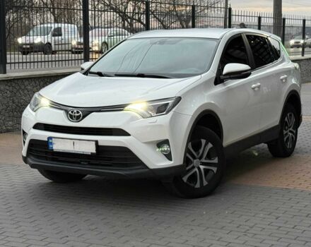Белый Тойота РАВ 4, объемом двигателя 2 л и пробегом 98 тыс. км за 19500 $, фото 1 на Automoto.ua