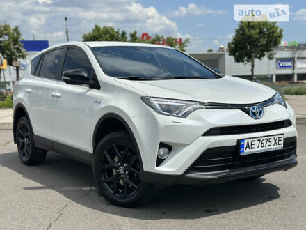 Тойота РАВ 4 2018 в Кривом Роге на Automoto.ua Белый Тойота РАВ 4, объемом двигателя 2.5 л и пробегом 77 тыс. км за 29500 $, фото 1 на Automoto.ua