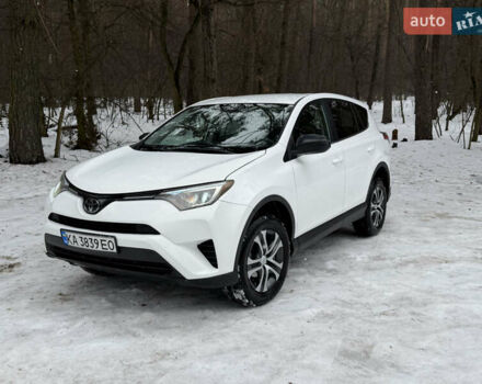 Белый Тойота РАВ 4, объемом двигателя 2.49 л и пробегом 182 тыс. км за 16900 $, фото 1 на Automoto.ua