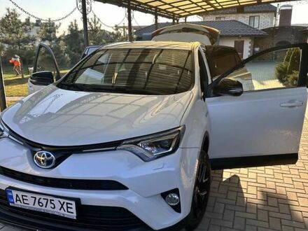 Тойота РАВ 4 2018 в Одессе на Automoto.ua Белый Тойота РАВ 4, объемом двигателя 2.49 л и пробегом 101 тыс. км за 28000 $, фото 1 на Automoto.ua