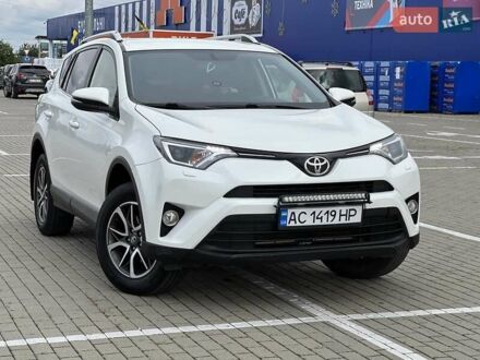 Белый Тойота РАВ 4, объемом двигателя 2 л и пробегом 171 тыс. км за 19999 $, фото 1 на Automoto.ua