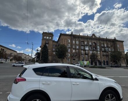 Белый Тойота РАВ 4, объемом двигателя 2 л и пробегом 178 тыс. км за 20460 $, фото 1 на Automoto.ua