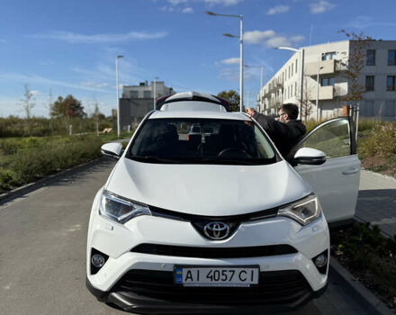 Тойота РАВ 4 2018 в Броварах на Automoto.ua Белый Тойота РАВ 4, объемом двигателя 1.99 л и пробегом 98 тыс. км за 21000 $, фото 1 на Automoto.ua