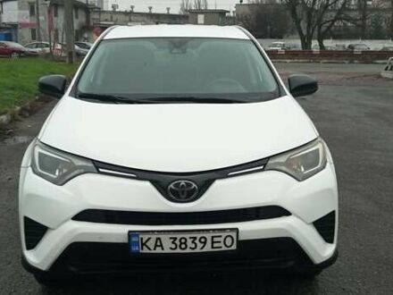 Белый Тойота РАВ 4, объемом двигателя 2.5 л и пробегом 180 тыс. км за 17200 $, фото 1 на Automoto.ua