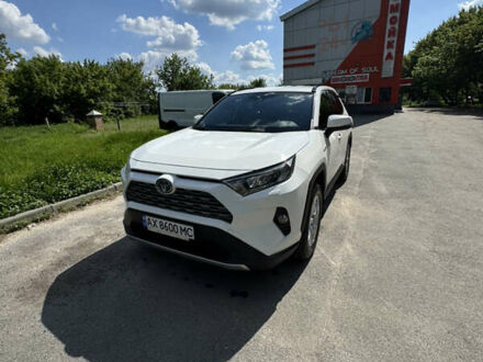 Тойота РАВ 4 2019 у Харкові на Automoto.ua Білий Тойота РАВ 4, об'ємом двигуна 2.49 л та пробігом 89 тис. км за 31700 $, фото 1 на Automoto.ua