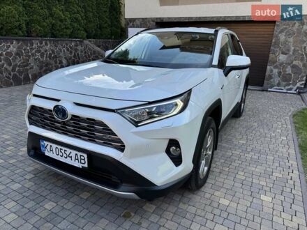 Тойота РАВ 4 2019 у Києві на Automoto.ua Білий Тойота РАВ 4, об'ємом двигуна 2.49 л та пробігом 105 тис. км за 33900 $, фото 1 на Automoto.ua