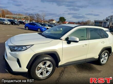 Тойота РАВ 4 2019 у Києві на Automoto.ua Білий Тойота РАВ 4, об'ємом двигуна 2 л та пробігом 171 тис. км за 26987 $, фото 1 на Automoto.ua