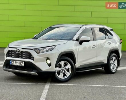 Тойота РАВ 4 2019 в Киеве на Automoto.ua Белый Тойота РАВ 4, объемом двигателя 1.99 л и пробегом 93 тыс. км за 26900 $, фото 1 на Automoto.ua