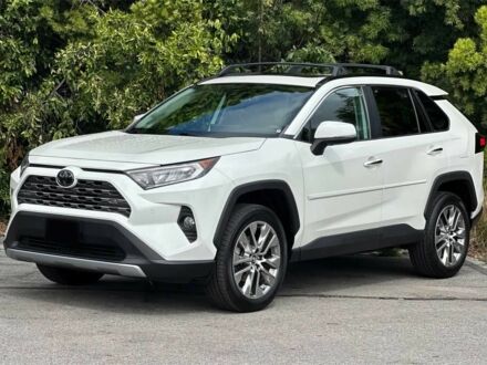 Тойота РАВ 4 2019 у Сумах на Automoto.ua Білий Тойота РАВ 4, об'ємом двигуна 2.5 л та пробігом 33 тис. км за 22000 $, фото 1 на Automoto.ua