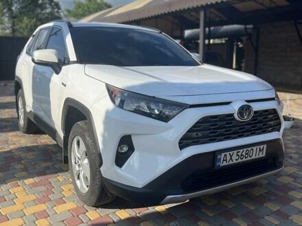Тойота РАВ 4 2019 у Харкові на Automoto.ua Білий Тойота РАВ 4, об'ємом двигуна 2.49 л та пробігом 101 тис. км за 27500 $, фото 1 на Automoto.ua