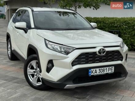 Тойота РАВ 4 2019 в Киеве на Automoto.ua Белый Тойота РАВ 4, объемом двигателя 1.99 л и пробегом 98 тыс. км за 27500 $, фото 1 на Automoto.ua