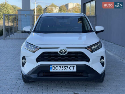 Тойота РАВ 4 2019 в Буске на Automoto.ua Белый Тойота РАВ 4, объемом двигателя 2 л и пробегом 90 тыс. км за 25500 $, фото 1 на Automoto.ua