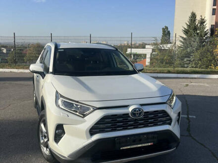 Тойота РАВ 4 2019 у Харкові на Automoto.ua Білий Тойота РАВ 4, об'ємом двигуна 2.49 л та пробігом 55 тис. км за 36000 $, фото 1 на Automoto.ua