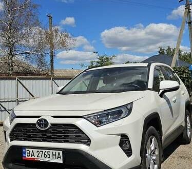 Тойота РАВ 4 2019 в Компанеевке на Automoto.ua Белый Тойота РАВ 4, объемом двигателя 1.99 л и пробегом 50 тыс. км за 27000 $, фото 1 на Automoto.ua