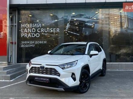 Тойота РАВ 4 2019 у Одесі на Automoto.ua Білий Тойота РАВ 4, об'ємом двигуна 2.49 л та пробігом 86 тис. км за 34974 $, фото 1 на Automoto.ua