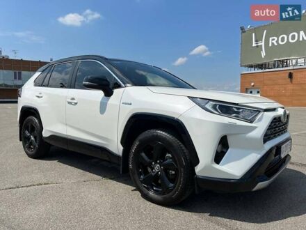 Тойота РАВ 4 2019 в Киеве на Automoto.ua Белый Тойота РАВ 4, объемом двигателя 2.49 л и пробегом 68 тыс. км за 34999 $, фото 1 на Automoto.ua
