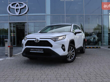 Тойота РАВ 4 2019 в Ровно на Automoto.ua Белый Тойота РАВ 4, объемом двигателя 1.99 л и пробегом 130 тыс. км за 24500 $, фото 1 на Automoto.ua