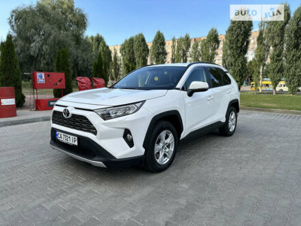Тойота РАВ 4 2019 у Черкасах на Automoto.ua Білий Тойота РАВ 4, об'ємом двигуна 2 л та пробігом 69 тис. км за 29950 $, фото 1 на Automoto.ua