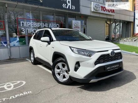 Тойота РАВ 4 2020 в Полтаве на Automoto.ua Белый Тойота РАВ 4, объемом двигателя 2.5 л и пробегом 33 тыс. км за 40800 $, фото 1 на Automoto.ua