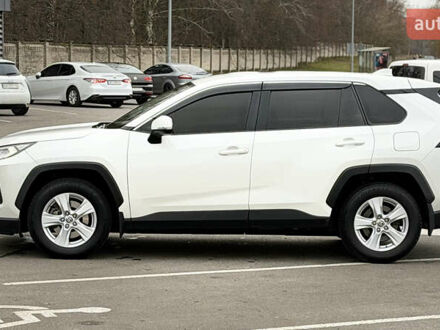 Белый Тойота РАВ 4, объемом двигателя 2 л и пробегом 119 тыс. км за 25600 $, фото 1 на Automoto.ua