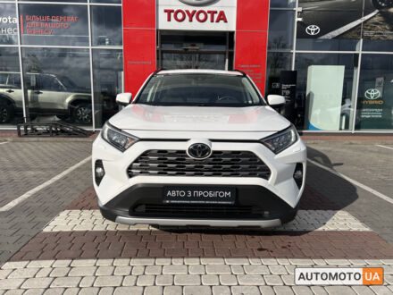 Тойота РАВ 4 2020 в Виннице на Automoto.ua Белый Тойота РАВ 4, объемом двигателя 2 л и пробегом 199 тыс. км за 24173 $, фото 1 на Automoto.ua