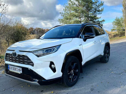 Тойота РАВ 4 2020 у Харкові на Automoto.ua Білий Тойота РАВ 4, об'ємом двигуна 2.5 л та пробігом 39 тис. км за 37900 $, фото 1 на Automoto.ua