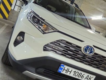 Белый Тойота РАВ 4, объемом двигателя 0 л и пробегом 100 тыс. км за 37000 $, фото 1 на Automoto.ua