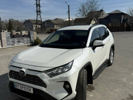 Тойота РАВ 4 2020 в Городенке на Automoto.ua Белый Тойота РАВ 4, объемом двигателя 1.99 л и пробегом 138 тыс. км за 24999 $, фото 1 на Automoto.ua