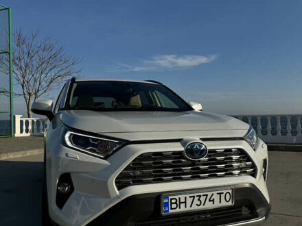 Тойота РАВ 4 2020 в Одессе на Automoto.ua Белый Тойота РАВ 4, объемом двигателя 2.49 л и пробегом 25 тыс. км за 39500 $, фото 1 на Automoto.ua